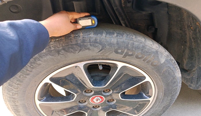 2017 Renault Duster RXS CVT, Petrol, Automatic, 44,389 km, tyre