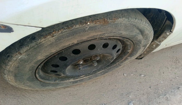 2013 Hyundai Verna FLUIDIC 1.4 CRDI, Diesel, Manual, 1,55,587 km, tyre