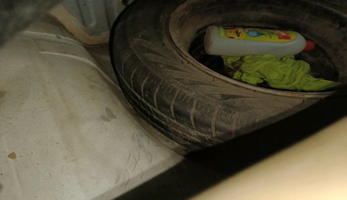 2014 Honda Brio VX AT, Petrol, Automatic, 34,149 km, tyre