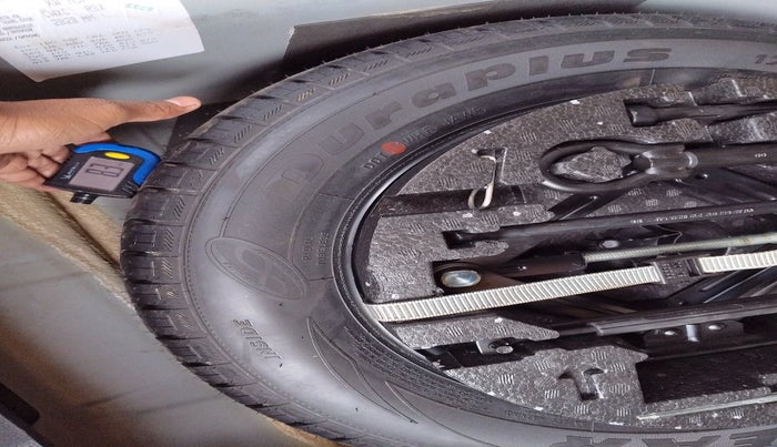 2016 Volkswagen Ameo HIGHLINE1.5L, Diesel, Manual, 1,30,919 km, tyre