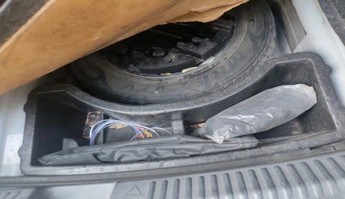 2017 Skoda Rapid AMBITION 1.6 MPI MT, Petrol, Manual, 74,025 km, tyre