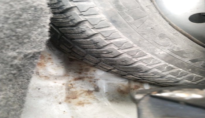 2011 Maruti Alto LXI CNG, Petrol, Manual, 86,322 km, tyre