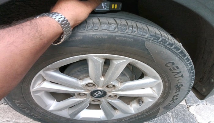 2015 Hyundai Creta SX PLUS 1.6 DIESEL, Diesel, Manual, 1,08,714 km, tyre