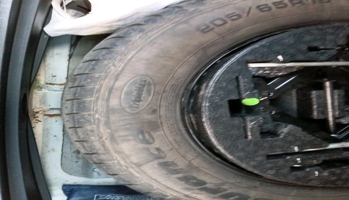 2015 Hyundai Creta SX PLUS 1.6 DIESEL, Diesel, Manual, 1,08,714 km, tyre