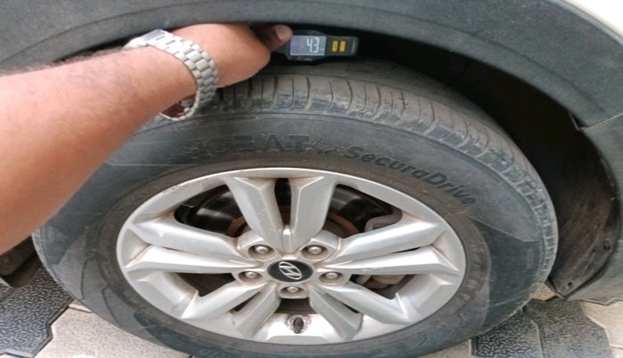 2015 Hyundai Creta SX PLUS 1.6 DIESEL, Diesel, Manual, 1,08,714 km, tyre