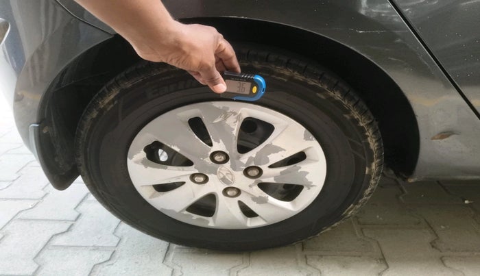 2011 Hyundai i10 MAGNA 1.2, Petrol, Manual, 81,671 km, tyre