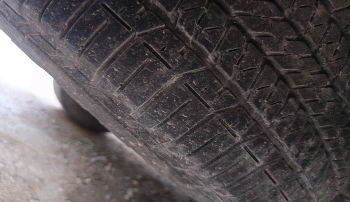 2017 Mahindra XUV500 W10, Diesel, Manual, 1,21,409 km, tyre