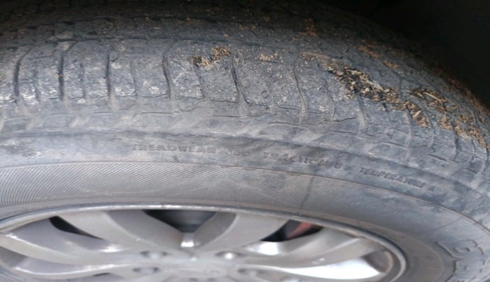 2017 Mahindra XUV500 W10, Diesel, Manual, 1,21,409 km, tyre