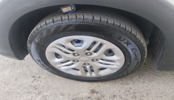 2022 KIA CARENS PRESTIGE 1.5 PETROL 7 STR, Petrol, Manual, 33,976 km, tyre