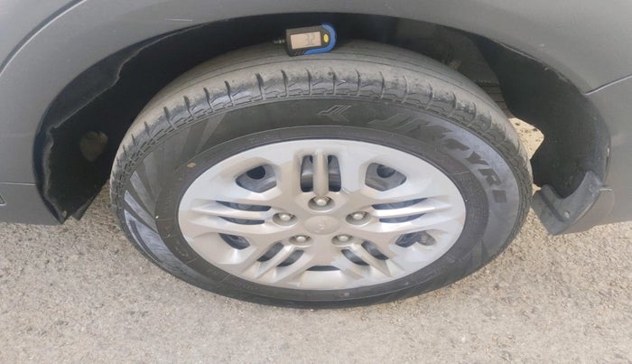 2022 KIA CARENS PRESTIGE 1.5 PETROL 7 STR, Petrol, Manual, 33,976 km, tyre