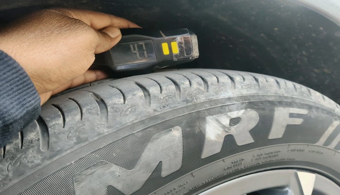 2023 Mahindra XUV700 AX 7 LUXURY D AT 7 STR, Diesel, Automatic, 38,517 km, tyre