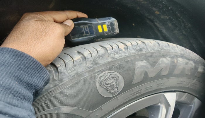 2023 Mahindra XUV700 AX 7 LUXURY D AT 7 STR, Diesel, Automatic, 38,517 km, tyre