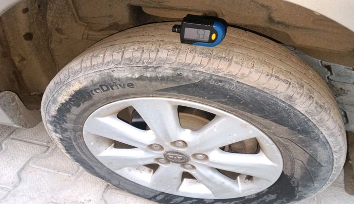 2011 Toyota Corolla Altis G PETROL, Petrol, Manual, 77,527 km, tyre