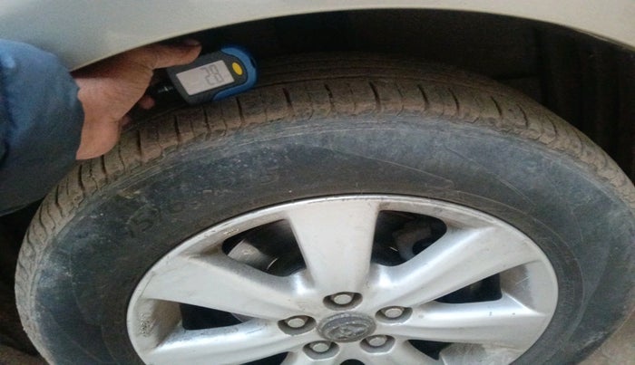 2011 Toyota Corolla Altis G PETROL, Petrol, Manual, 77,527 km, tyre