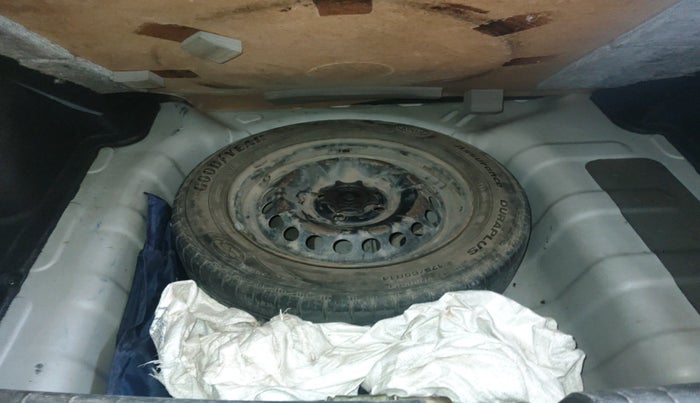 2015 Hyundai Xcent S 1.2, Petrol, Manual, 1,83,143 km, tyre