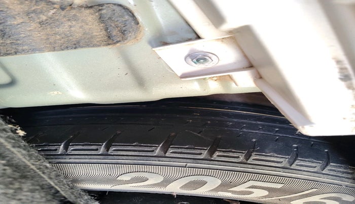 2019 Mahindra XUV300 W6 1.5 DIESEL, Diesel, Manual, 1,44,803 km, tyre