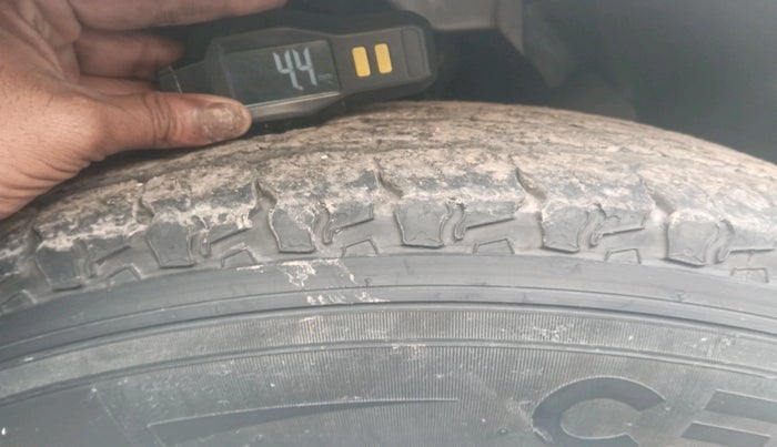 2016 Mahindra TUV300 T8, Diesel, Manual, 90,059 km, tyre