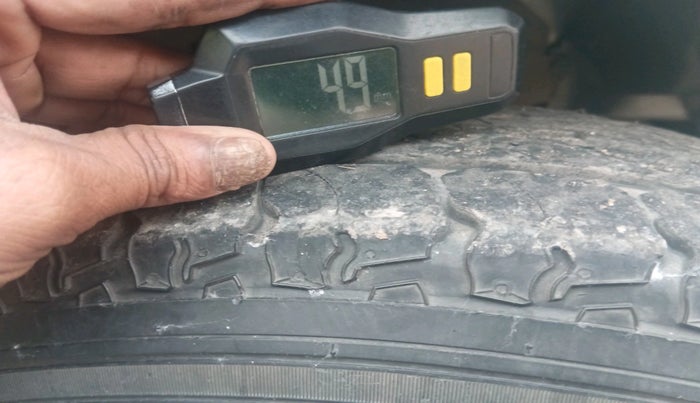 2016 Mahindra TUV300 T8, Diesel, Manual, 90,059 km, tyre