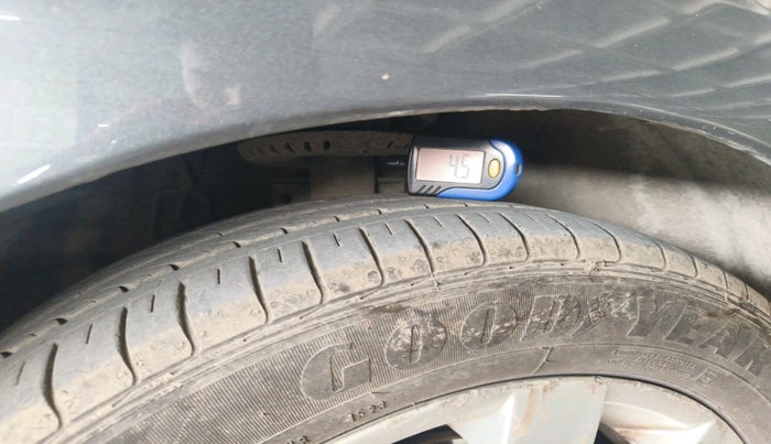 2015 Volkswagen Polo HIGHLINE1.2L, Petrol, Manual, 69,785 km, tyre