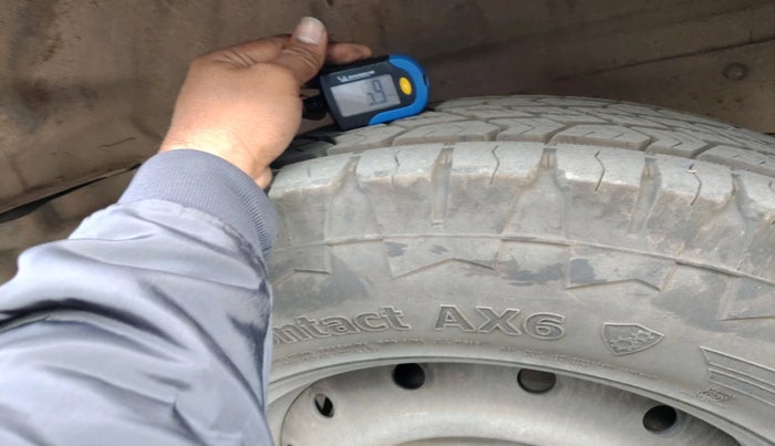 2012 Mahindra Scorpio SLE, Diesel, Manual, 2,02,954 km, tyre