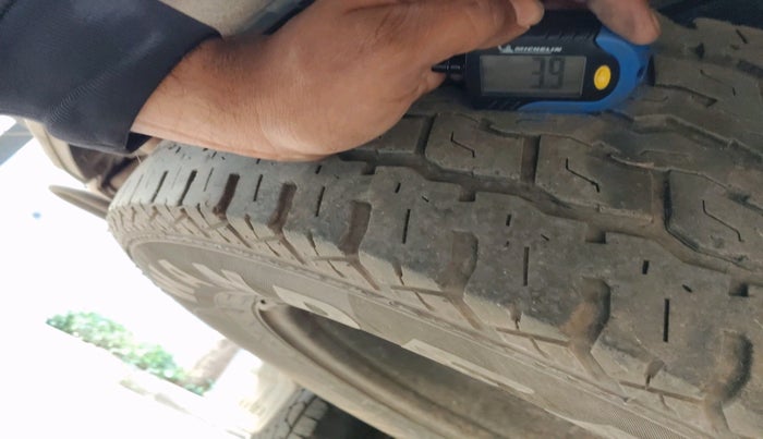 2012 Mahindra Scorpio SLE, Diesel, Manual, 2,02,954 km, tyre