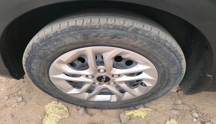 2023 KIA CARENS PRESTIGE 1.4 PETROL 7 STR, Petrol, Manual, 25,206 km, tyre