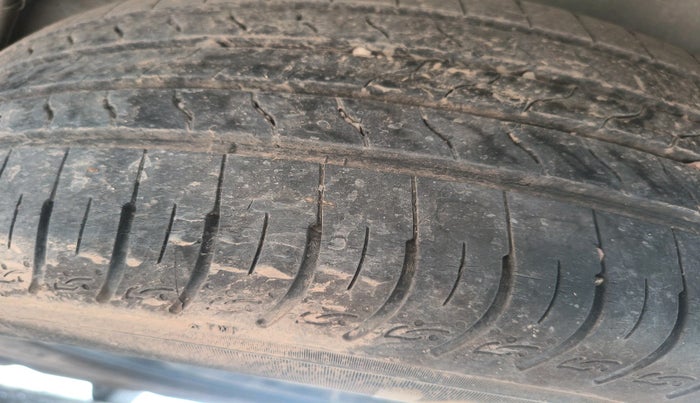 2023 KIA CARENS PRESTIGE 1.4 PETROL 7 STR, Petrol, Manual, 25,206 km, tyre