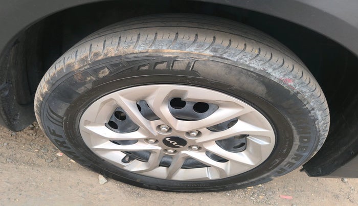 2023 KIA CARENS PRESTIGE 1.4 PETROL 7 STR, Petrol, Manual, 25,206 km, tyre