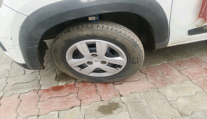 2016 Renault Kwid STD, Petrol, Manual, 33,854 km, tyre