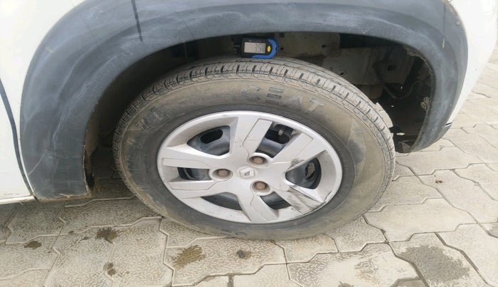 2016 Renault Kwid STD, Petrol, Manual, 33,854 km, tyre