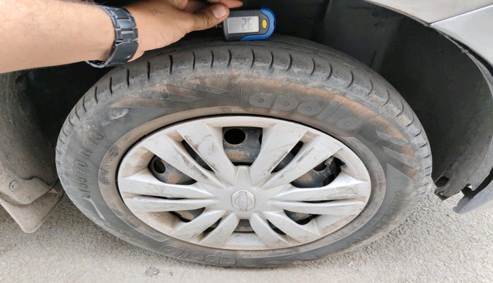 2017 Datsun Go T, Petrol, Manual, 98,373 km, tyre