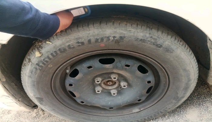 2010 Volkswagen Vento TRENDLINE 1.6, Petrol, Manual, 84,862 km, tyre