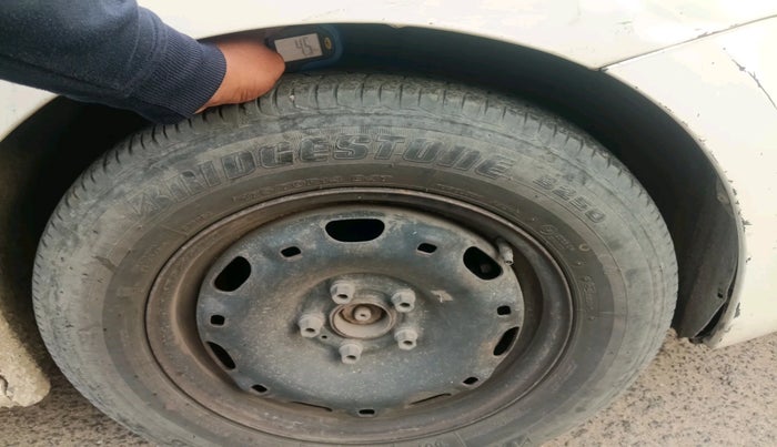 2010 Volkswagen Vento TRENDLINE 1.6, Petrol, Manual, 84,862 km, tyre