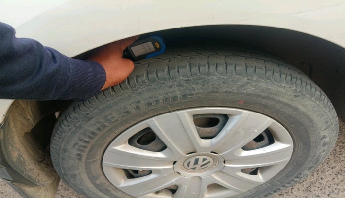 2010 Volkswagen Vento TRENDLINE 1.6, Petrol, Manual, 84,862 km, tyre