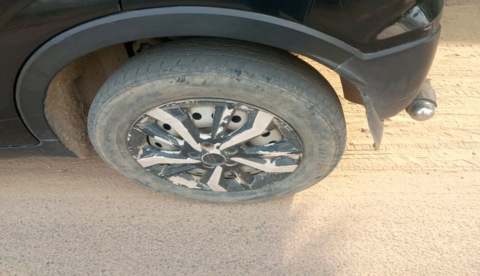 2022 Mahindra XUV300 W6 1.2 PETROL, Petrol, Manual, 79,388 km, tyre