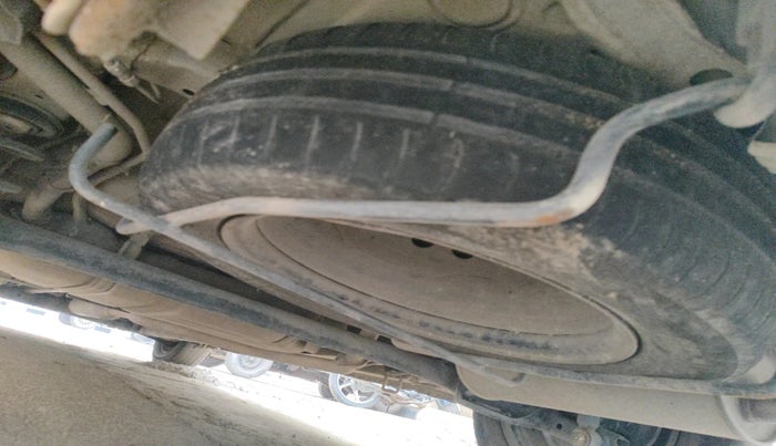 2017 Maruti Ertiga VXI CNG, Petrol, Manual, 72,931 km, tyre