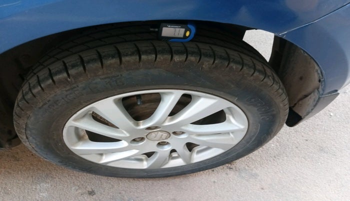 2011 Maruti Swift ZDI, Diesel, Manual, 1,22,746 km, tyre