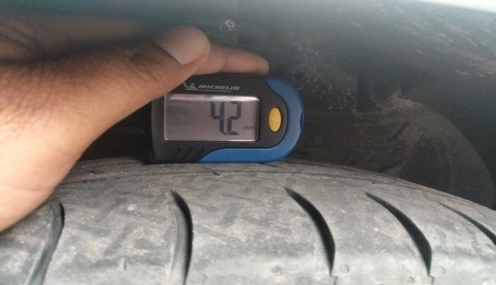 2014 Hyundai Grand i10 SPORTZ 1.1 CRDI, Diesel, Manual, 1,04,911 km, tyre