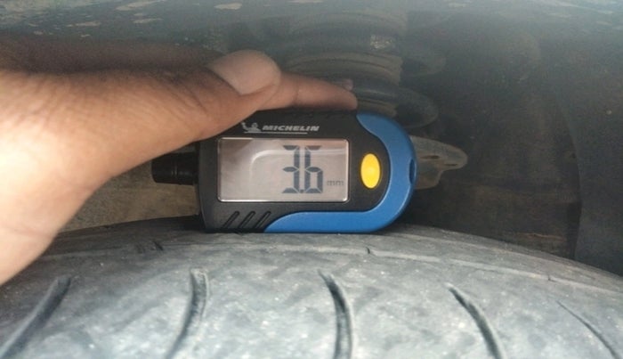 2014 Hyundai Grand i10 SPORTZ 1.1 CRDI, Diesel, Manual, 1,04,911 km, tyre