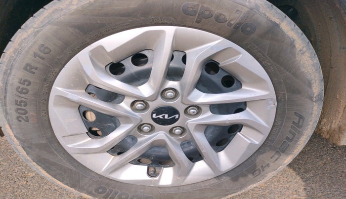 2023 KIA CARENS PRESTIGE 1.5 DIESEL 7 STR, Diesel, Manual, 1,57,450 km, tyre