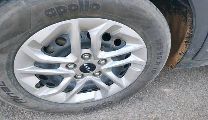 2023 KIA CARENS PRESTIGE 1.5 DIESEL 7 STR, Diesel, Manual, 1,57,450 km, tyre