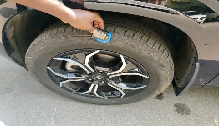 2025 Tata Curvv Creative 1.2 Petrol 6MT, Petrol, Manual, 12,919 km, tyre