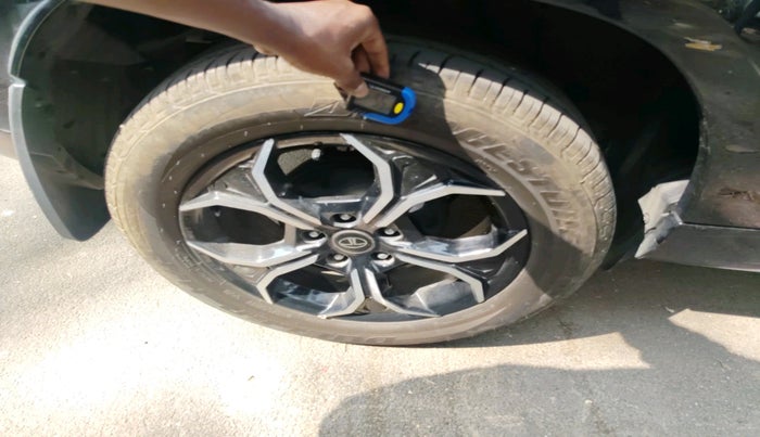 2025 Tata Curvv Creative 1.2 Petrol 6MT, Petrol, Manual, 12,919 km, tyre