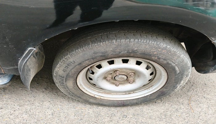 2011 Mahindra Xylo D2, Diesel, Manual, 2,79,048 km, tyre