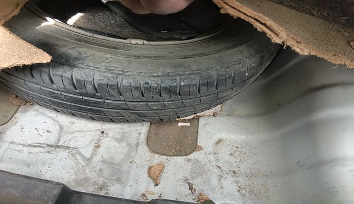 2020 Hyundai AURA S 1.2 CNG, Petrol, Manual, 1,94,817 km, tyre