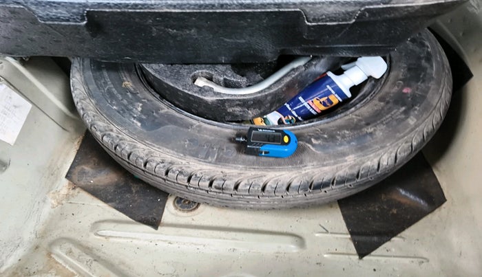 2013 Volkswagen Vento HIGHLINE PETROL AT, Petrol, Automatic, 46,021 km, tyre