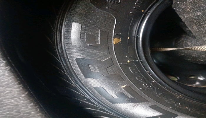 2013 Volkswagen Vento HIGHLINE DIESEL 1.6, Diesel, Manual, 2,10,050 km, tyre