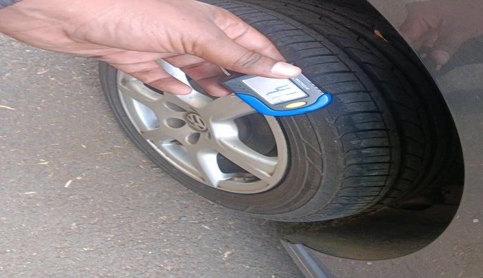 2013 Volkswagen Vento HIGHLINE DIESEL 1.6, Diesel, Manual, 2,10,050 km, tyre