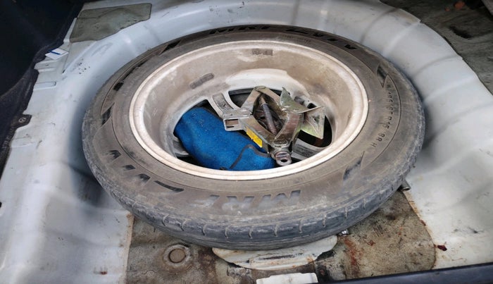 2011 Hyundai Verna FLUIDIC 1.6 VTVT EX, Petrol, Manual, 87,474 km, tyre