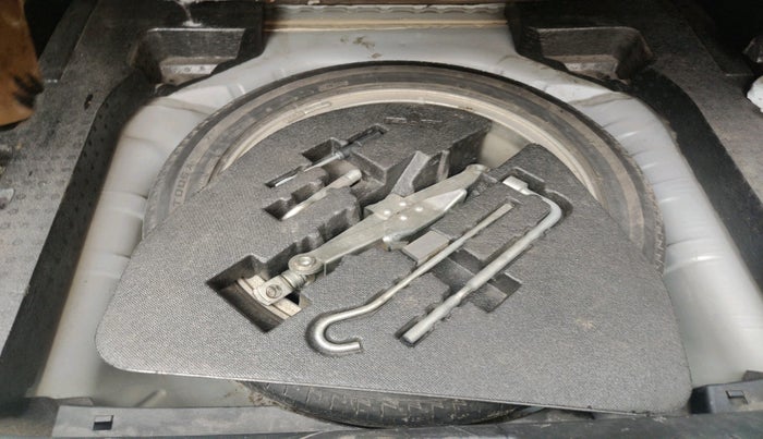 2019 Honda Civic 1.8L I-VTEC ZX CVT, Petrol, Automatic, 1,15,612 km, tyre